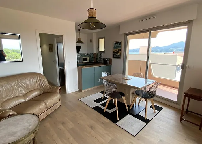 アパート A Louer : Cosy Pour 2 A Argeles-sur-mer, A 50m De La Plage, Avec Parking - Fr-1-837-92 *